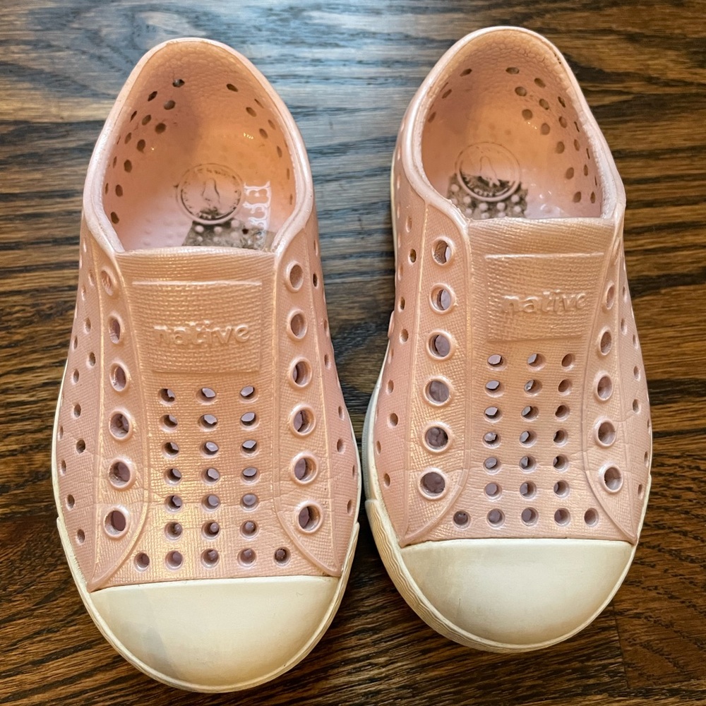 Native Jefferson Toddler Slip-ons, size C6